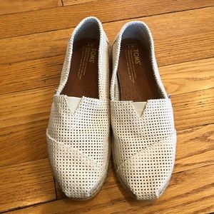 NWOT Toms beige slip on shoes, size 7